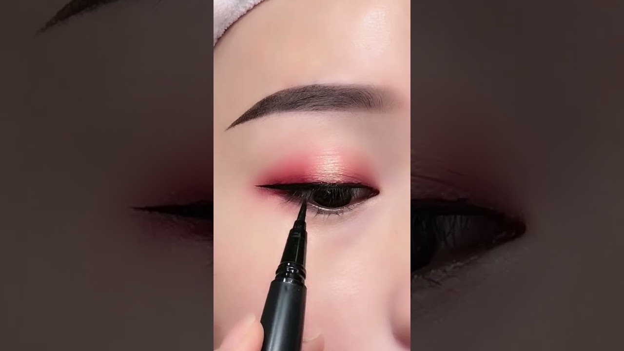 Step-by-Step Eye Makeup Tutorial 