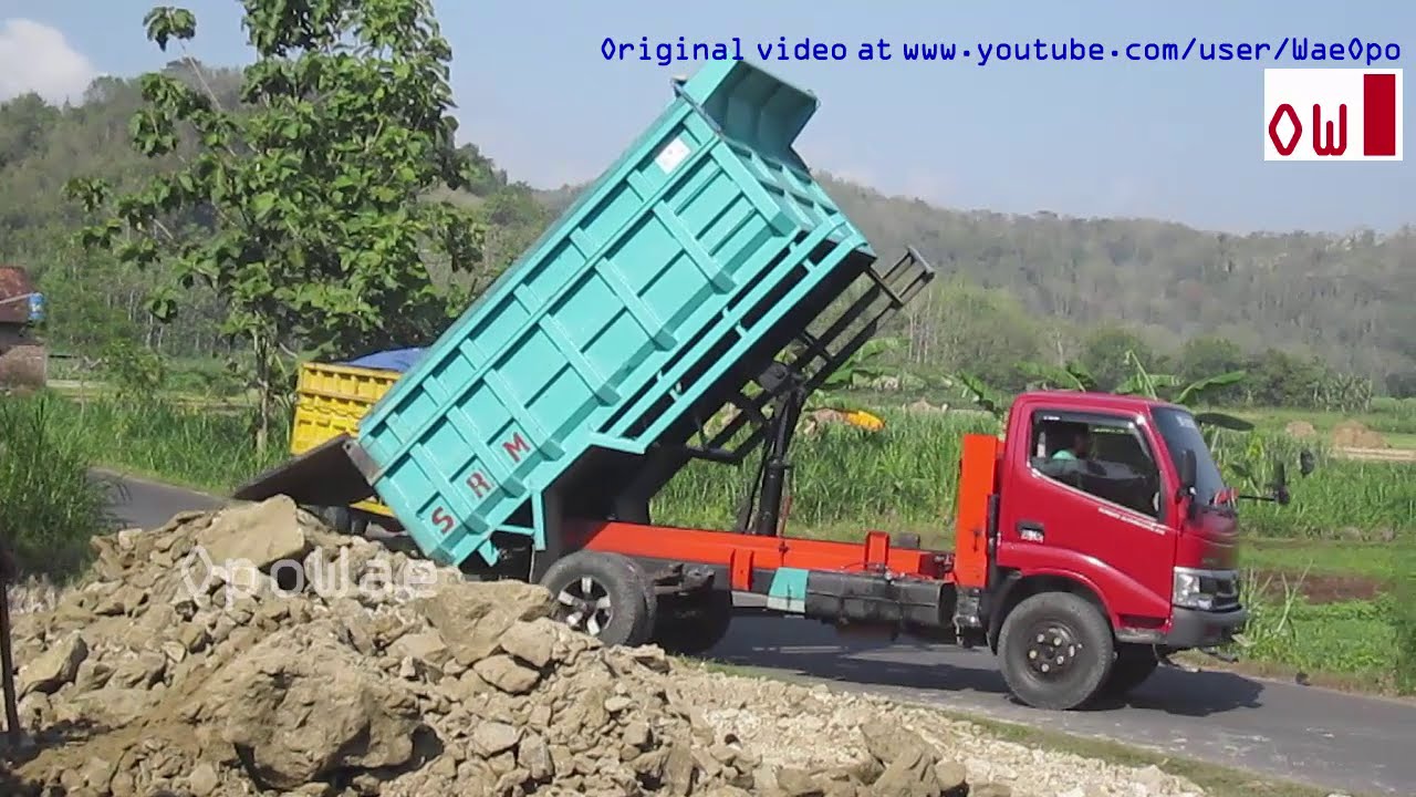  Dump Truck Unloading Dirt Toyota Dyna 130HT YouTube