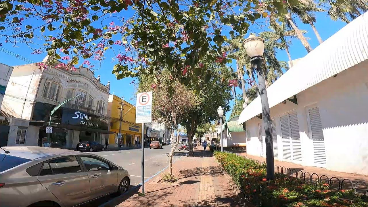 Comércio ao Redor da Praça Dr. Gama em Birigui SP