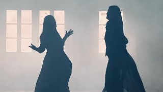 Video thumbnail of "Mojca Štoka MOYA feat. Tinkara Kovač - LUČ NA KONCU (official video 2023)"