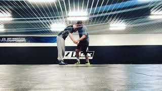 Under hook Knee Pick