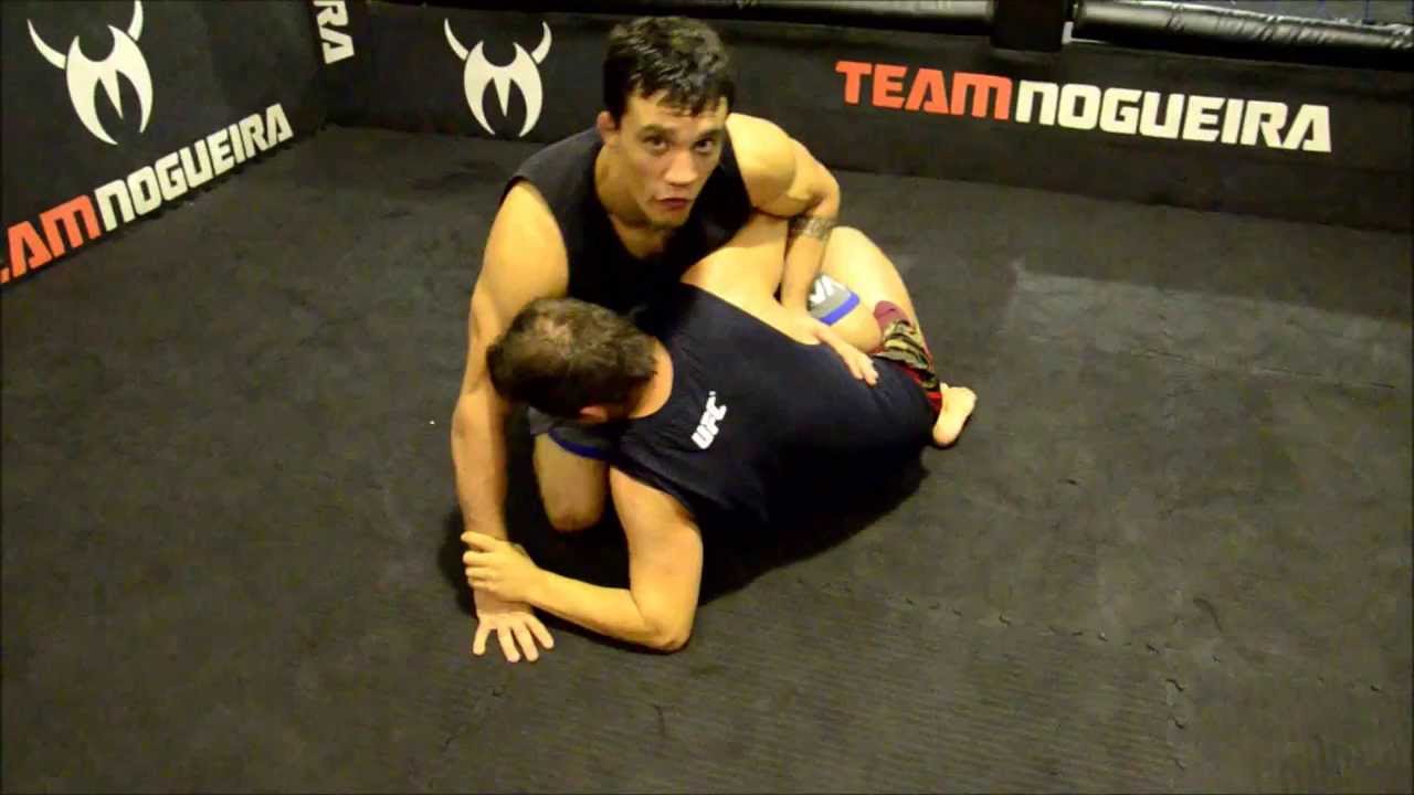 Saia da meia-guarda para o triângulo de mão invertido com Bruno Frazatto