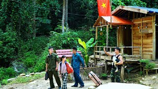 Download Lagu TOUCHING MOMENT: Kind police help Nga find a new path at school from scratch | Thanh Duong MP3 Download Lagu TOUCHING MOMENT: Kind police help Nga find a new path at school from scratch | Thanh Duong MP3