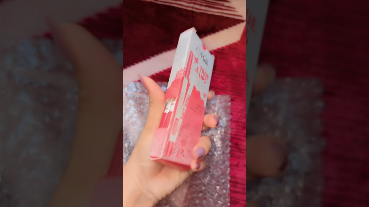 True Lips 💟                                                Lip liner pencils 👄