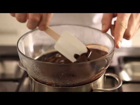 Video: Kun je chocolade smelten in een pan?