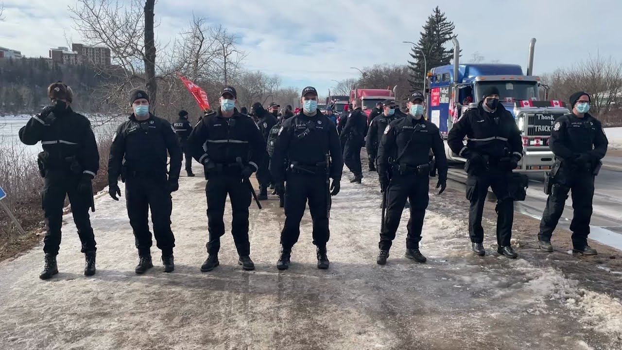 Edmonton trucker convoy turns into massive rally against mandates