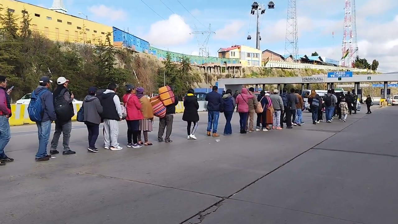 BLOQUEO EN LA AUTOPISTA LA PAZ EL ALTO ,POR LA SUBVENCION DE COMBUSTIBLE CHANNEL BY RUNACHO 