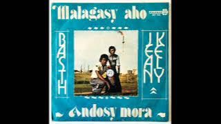 🇲🇬 𝐉𝐄𝐀𝐍 𝐊𝐄𝐋𝐘 & 𝐁𝐀𝐒𝐓𝐇 - 𝐀𝐍𝐃𝐎𝐒𝐘 𝐌𝐎𝐑𝐀 (#madagascar , 𝟏𝟗𝟕𝟗, 𝐃𝐈𝐒𝐂𝐎𝐌𝐀𝐃) (#salegy #soul #afro #funk) 🇲🇬