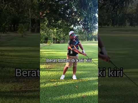 Cara Pukul Rendah Pakai Wedge dari Bawah Pohon