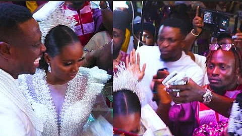 Femi Adebayo, Muyiwa Ademola,Other Spray Bundle On Lateef Adedimeji  &Wife As Adewale Ayuba Performs