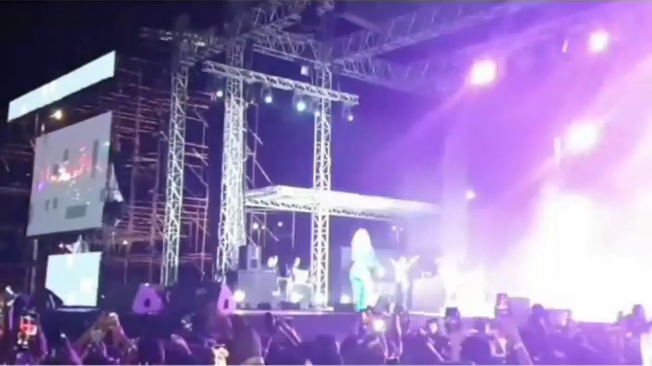 Cardi B perform one of her biggest song ever in livespot festival Lagos