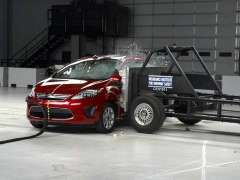 2011 Ford Fiesta sedan side IIHS crash test