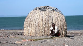 Fisherman&#39;s House Made from Nothing But Leaves! The Turkana of Northern Kenya