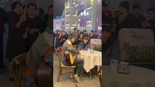 Siroch Muhammad Do’stlarim ko’p onajon live guitar #sirochmuhammad #uzbekistan #jonliijro #tashkent