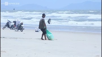 Cào ốc ruốc ở bãi biển Long Hải