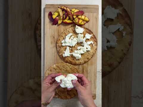 Delicious Grilled Peach, Prosciutto & Burrata Flatbread 🍑#summer #easyrecipe #recipe #cooking