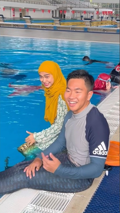 TIMBOI JADI PUTRA MERMAID RIA RICIS? 🤣 PAKAI EKOR MERMAID.. 🧜🏻‍♂️🧜‍♀️