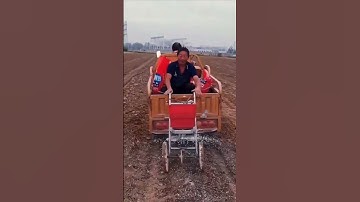 The process of fertilizing farmland, good tools can make the work provide efficiency