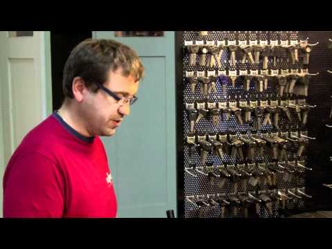 Video: Co dělá klíč na setrvačník?