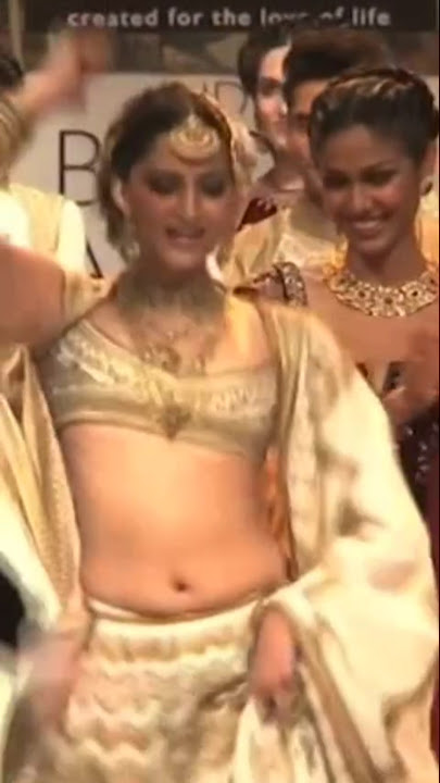 Sonam Kapoor hot navel show ramp walk #sonamkapoor