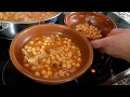 Manitas de cerdo con garbanzos