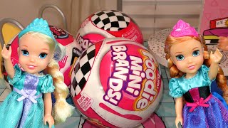 Surprises ! Elsa & Anna toddlers - fun with friends & Mini Brands Foodie