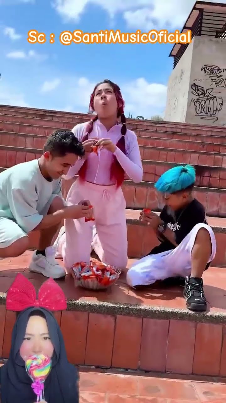 MEREKA MENEMUKAN JAJAN DI JALAN , tapi ada yg pingsan ⁉️apakah beracun? @SantiMusicOficial #shorts