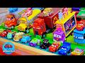 Disney Pixar Cars toy☆色んなサイズのミニカーが虹色の坂を転がって水に落ちちゃう♪
