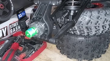 Traxxas X-MAXX 8S...with the Redcat Rampage MT wheel.