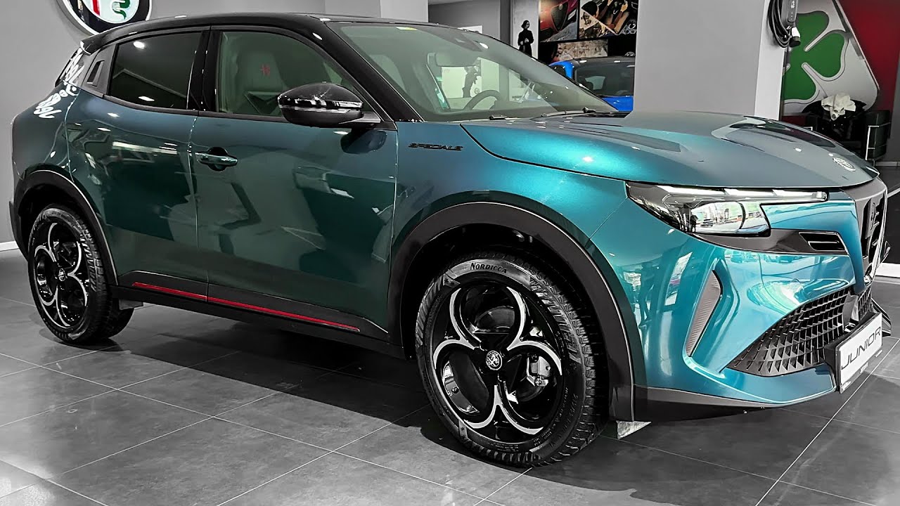 Alfa Romeo Junior (2025) - Bold, Attractive and Powerful SUV!