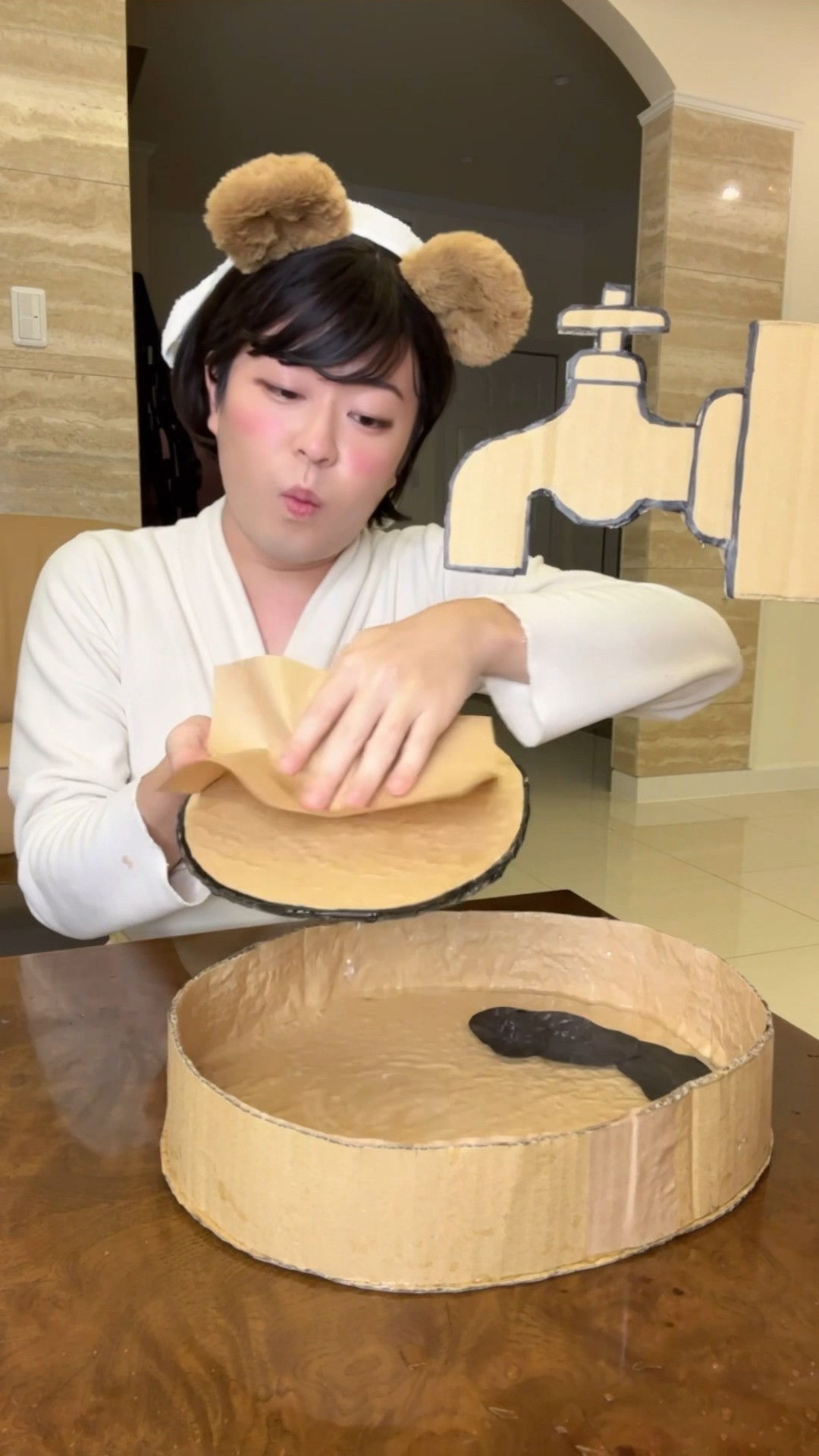 CLEAN A CARDBOARD PLATE！#asmr
