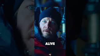 （The Bourne Legacy 2012）：A agent fights to survive after a government program is shut down