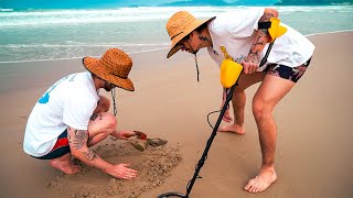 FOMOS À PRAIA COM UM DETECTOR DE METAL