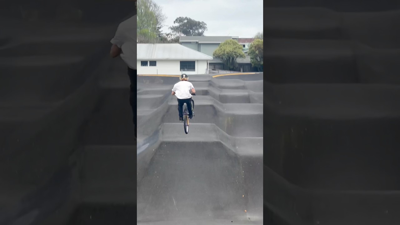 Riding fast at the pumptrack 