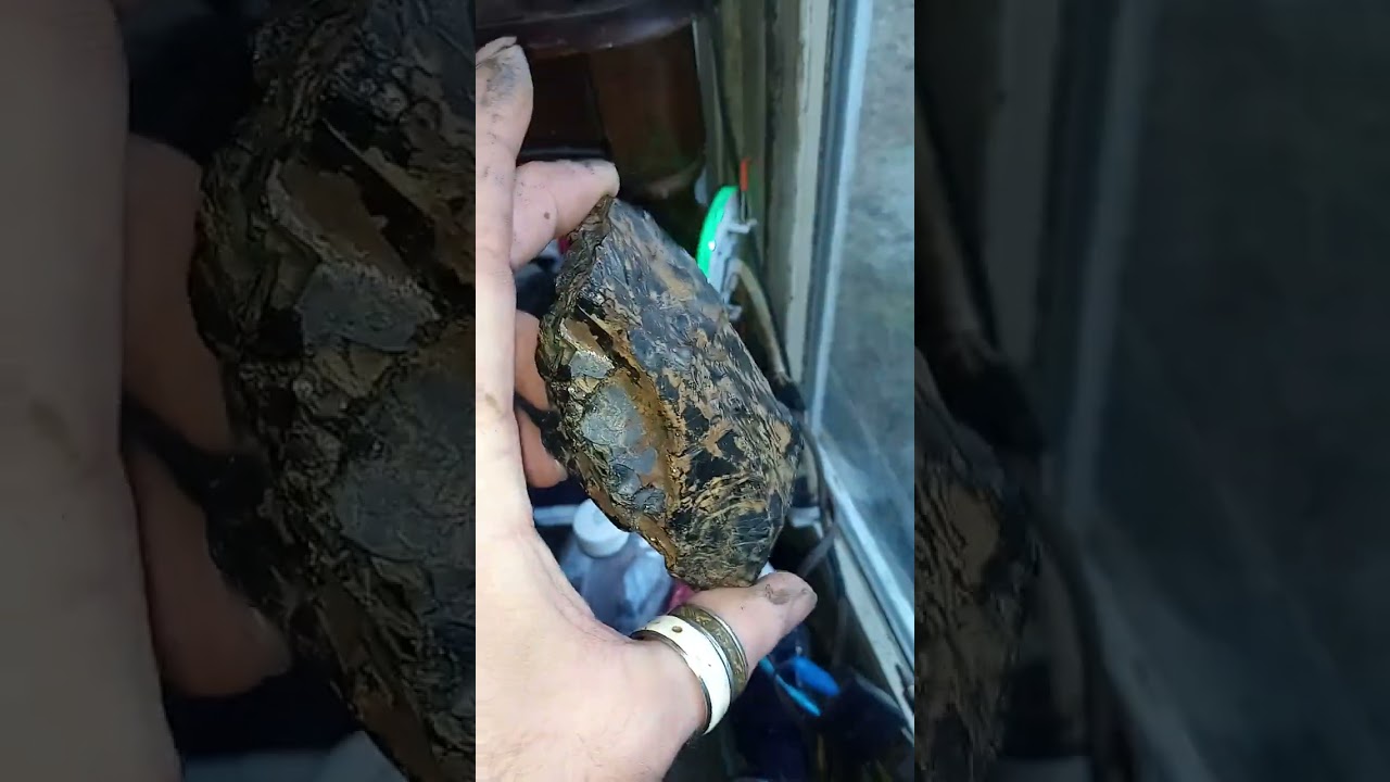 Anthracite specimen... How much longer to make this one a diamond? I'm finding 20lb+ specimens here