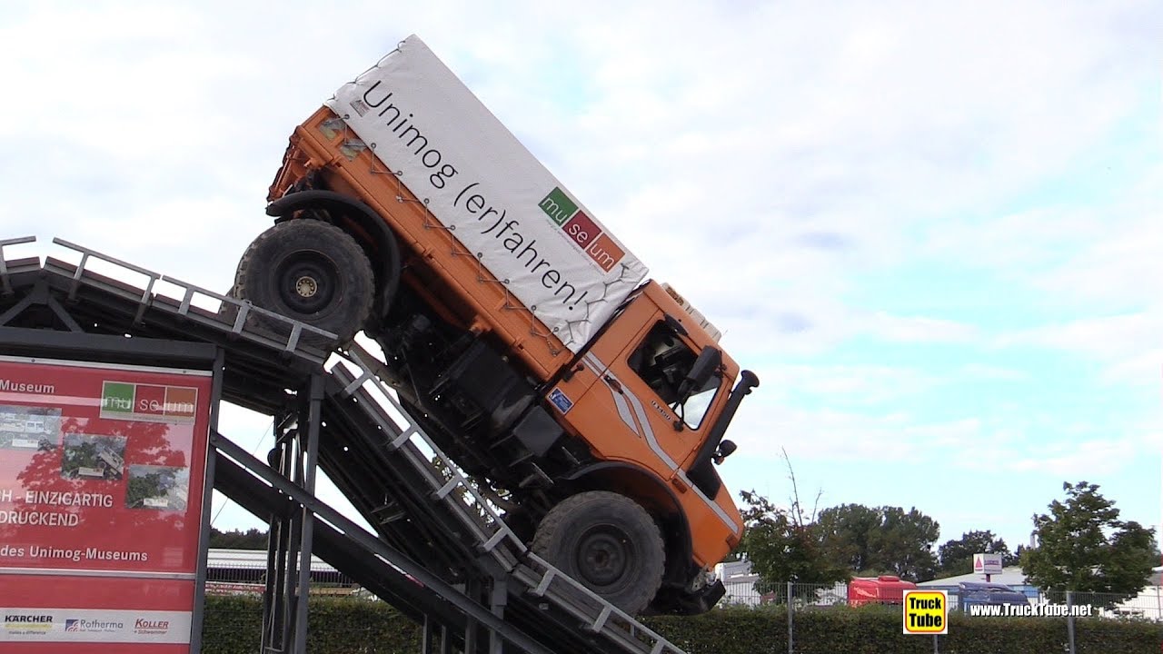 Mercedes Unimog U1450 Offroad Capabilities Demo