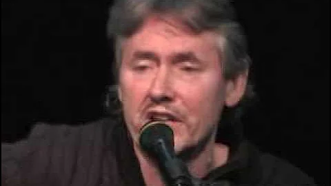 Danny Ellis sings "800" Voices