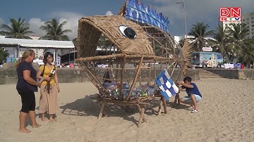 Cá Bống "ăn" rác nhựa trên bãi biển Đà Nẵng