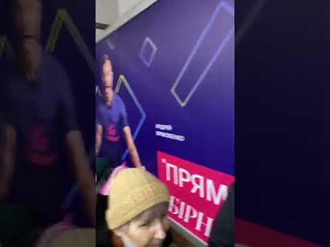Харьков бомбят, люди прячутся в метро