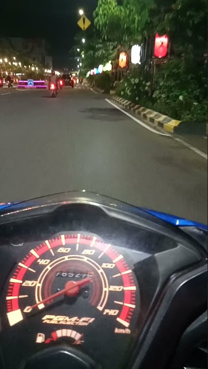 #storywa          story wa nyetir motor beat malam di jln pahlawan madiun 😁