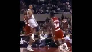 MARK JACKSON WITH THE OVER THE SHOULDER PASS TO KEN NORMAN vs. HOUSTON ROCKETS IN 1994 #shorts #NBA