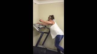 Viral Video UK: Wine + Treadmill = disaster