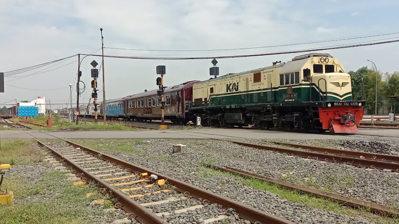 KERETA API JAVA PRIORITY SPESIAL LOKOMOTIF LIVERY VINTAGE & 2 LOKOMOTIF ...