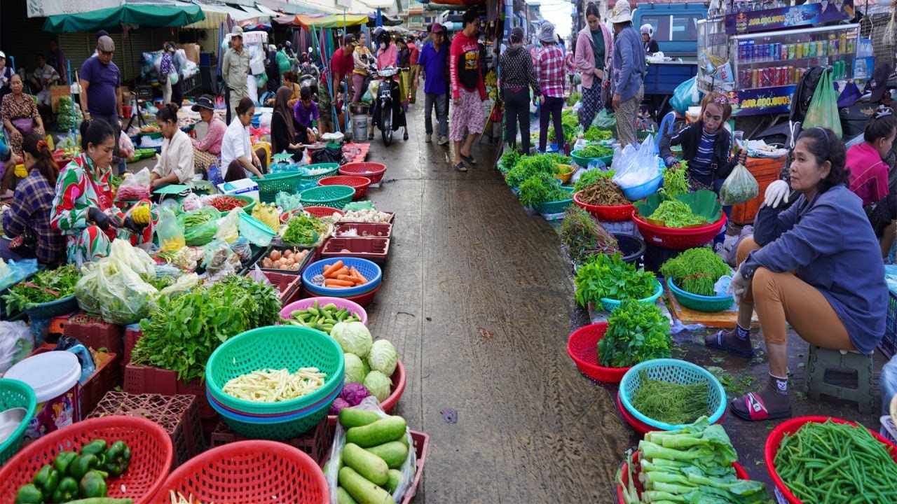Amazing Cambodian Wet Market Scene – Plenty Rural Vegetable, Fruit, Meat & More Food On The Street