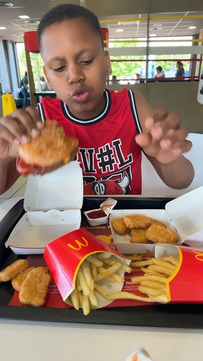 If You Wanna Burger Eat A Burger If you want a burger Eat a burger 🍔 🍟#youtubeshorts #shortsfeed #viral
