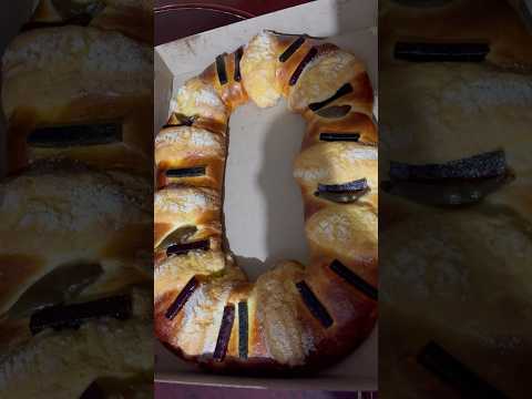Partida de Rosca de Reyes🤴 #shorts#shortsfeed#roscadereyes#mexico#eating#christmas#viralvideo