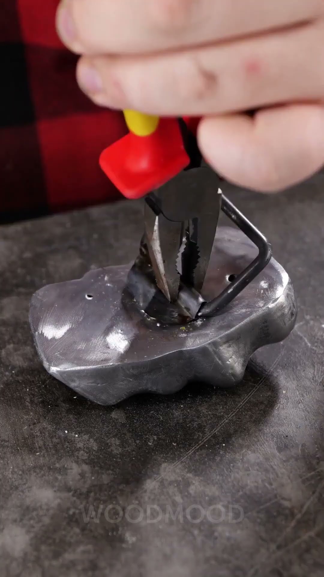 Every Cowboy Needs This Bold Fist-Shaped Belt Buckle ?