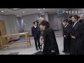 故 신성일씨 장례식장 들어서는 부인 엄앵란씨