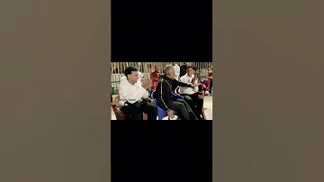 انت ابوكي تاجر سلاح 