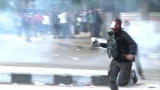 Egypt protesters tear-gassed as world concern mounts